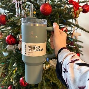 Stanley 40 oz Quencher Tumbler (in stores 12/17 & online 12/24) Brand new